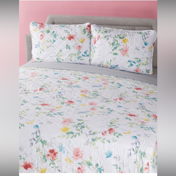🎉LAST PIECE 🎉 NICOLE MILLER HOME
Multipiece Spring Floral Printed Quilt Set - Picture 1 of 3